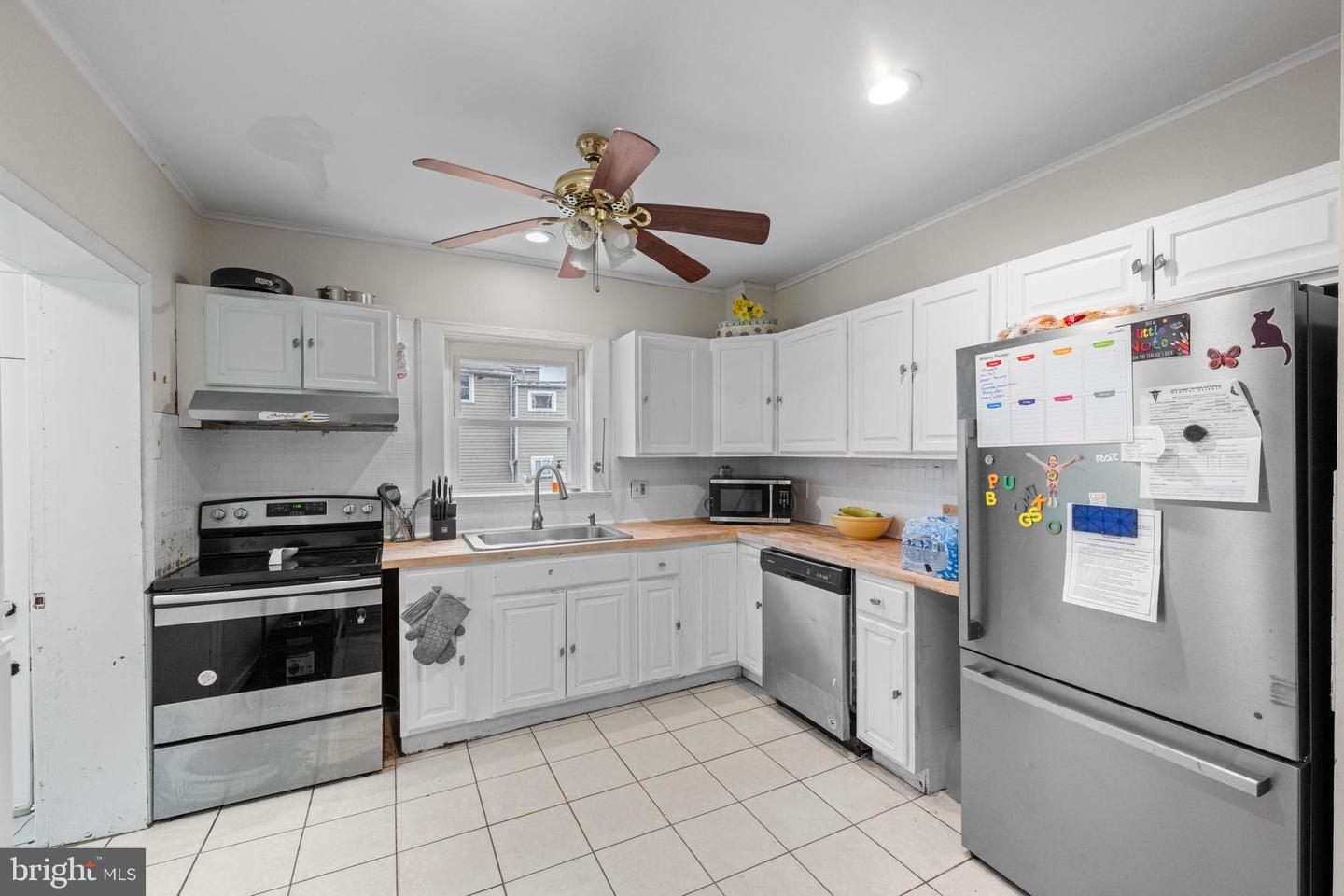 1009 Queen St Property Photo 3