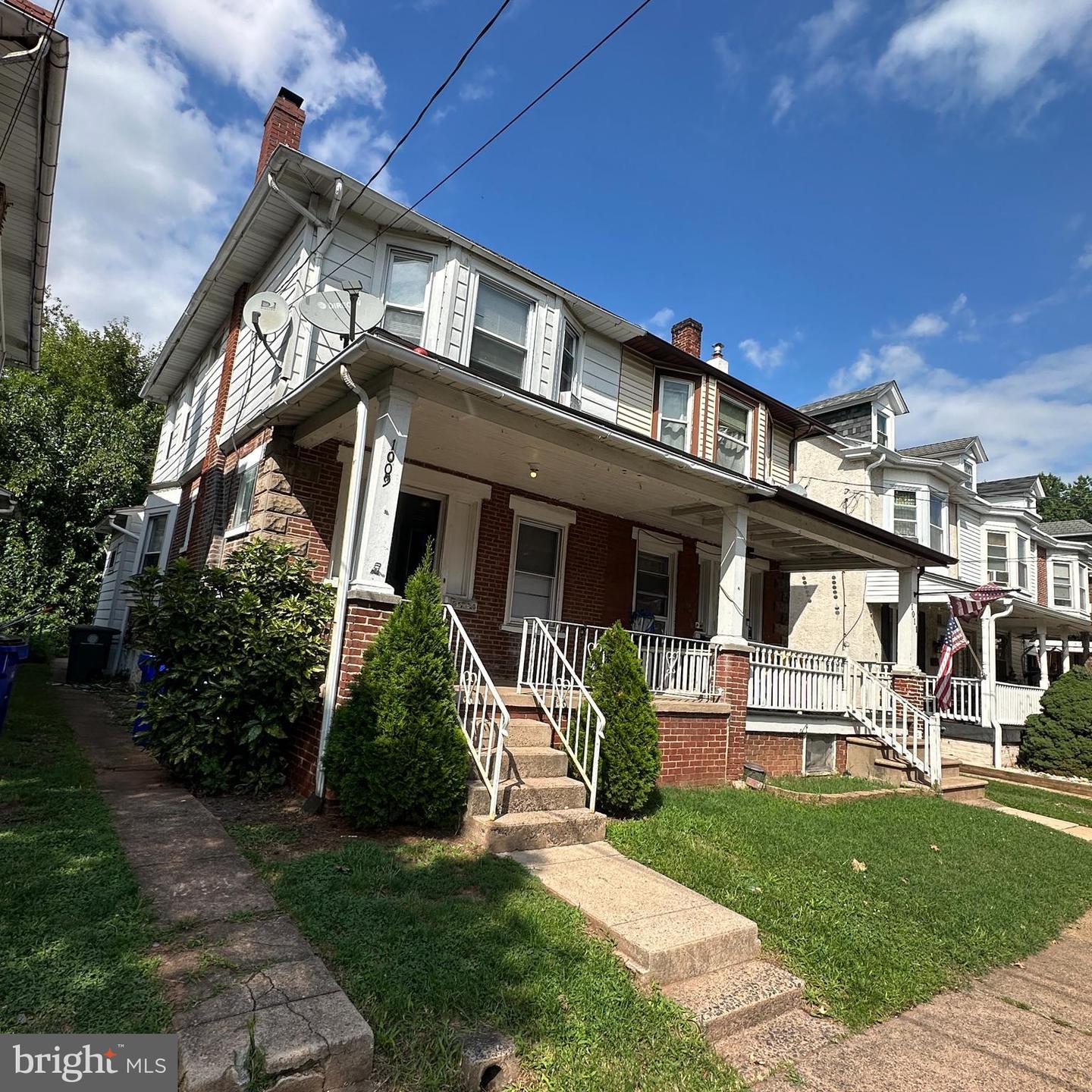 1009 Queen St Property Photo 4