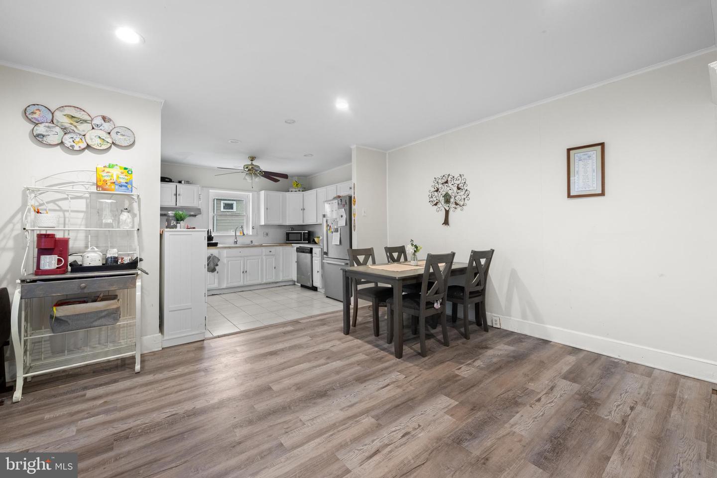 1009 Queen St Property Photo 8