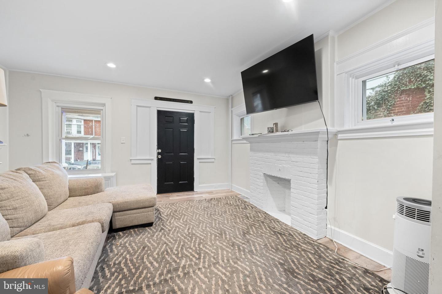 1009 Queen St Property Photo 11