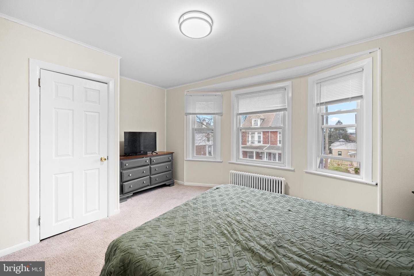 1009 Queen St Property Photo 17