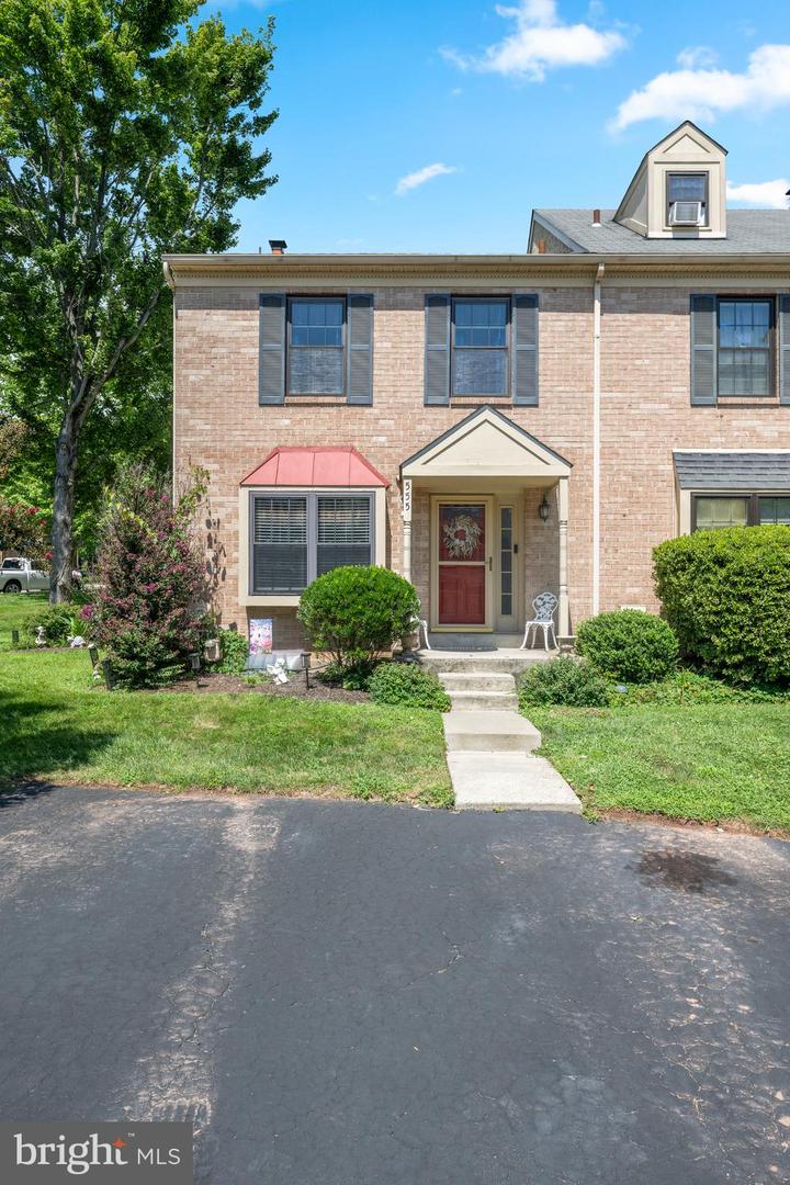 555 CANTERBURY RD