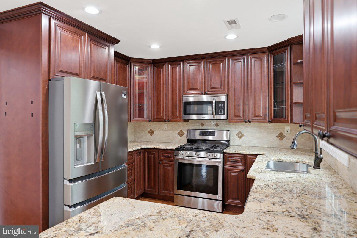 802 Irenic Ct Property Photo 18