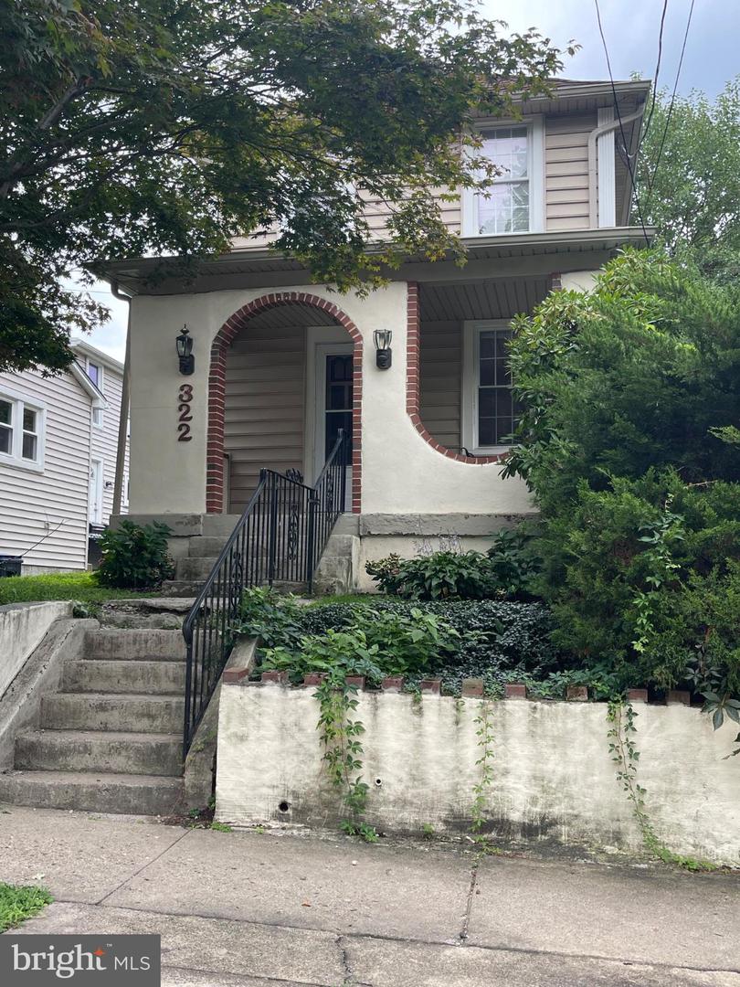 322 WOODLAND AVE