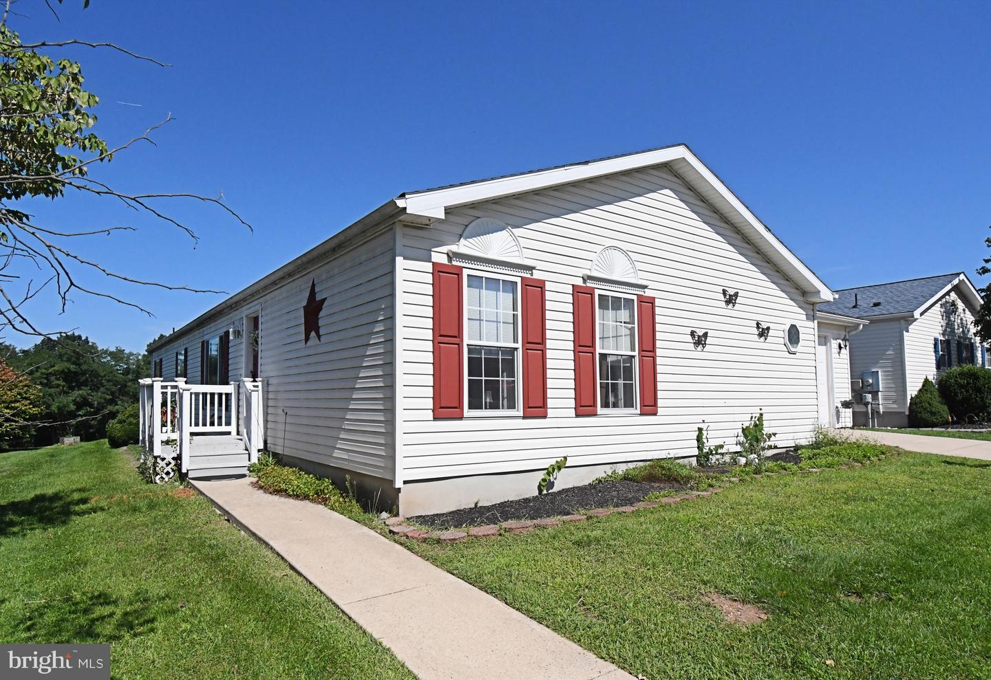 1047 Scenic View Dr Property Photo 2
