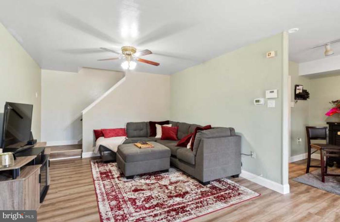 714 Middleton Pl Property Photo 4