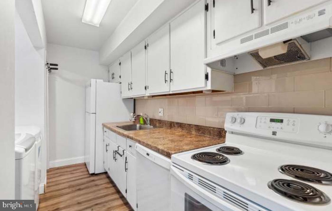 714 Middleton Pl Property Photo 9
