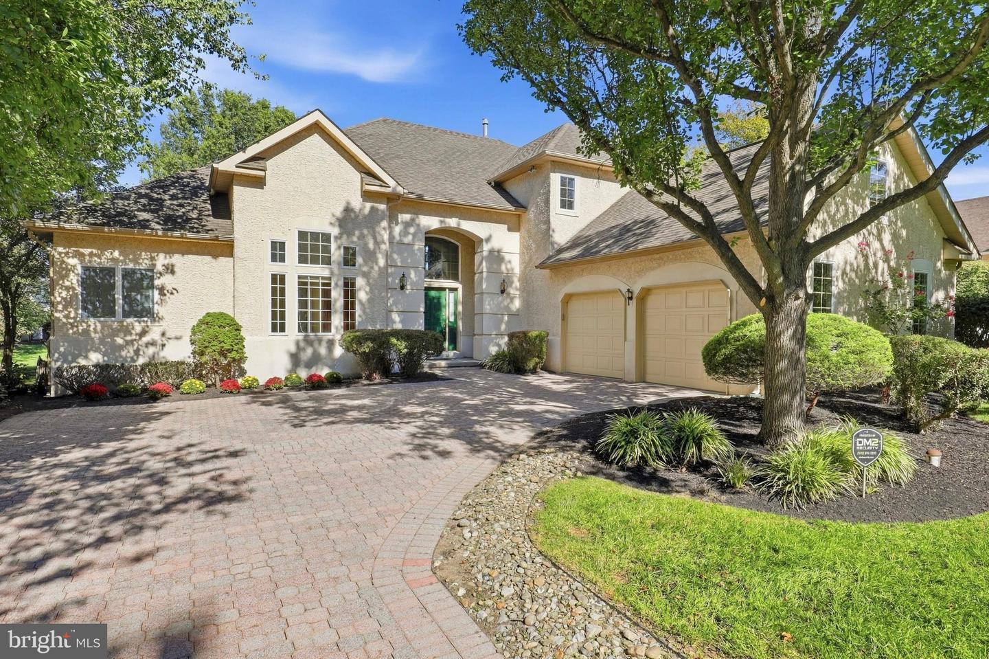 121 Inverness Dr # Property Photo 1
