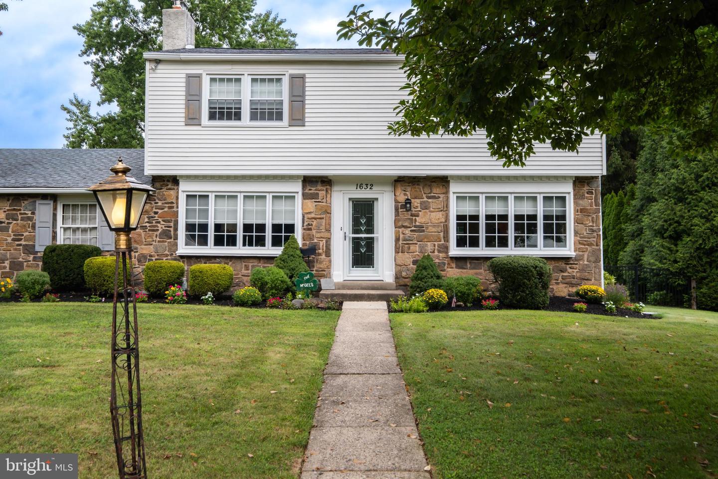 1632 Kenmare Dr Property Photo 3