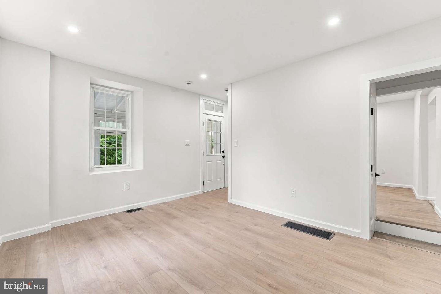 869 Rock Ln Property Photo 6