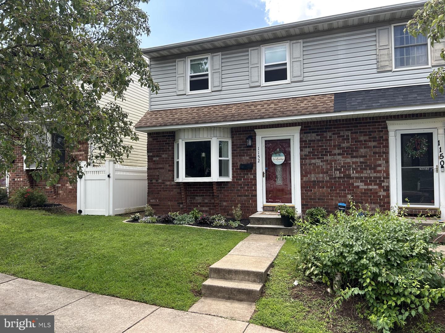 1152 Grove St Property Photo 1