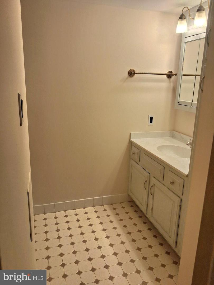 128 Nottoway #building 5 Property Photo 7