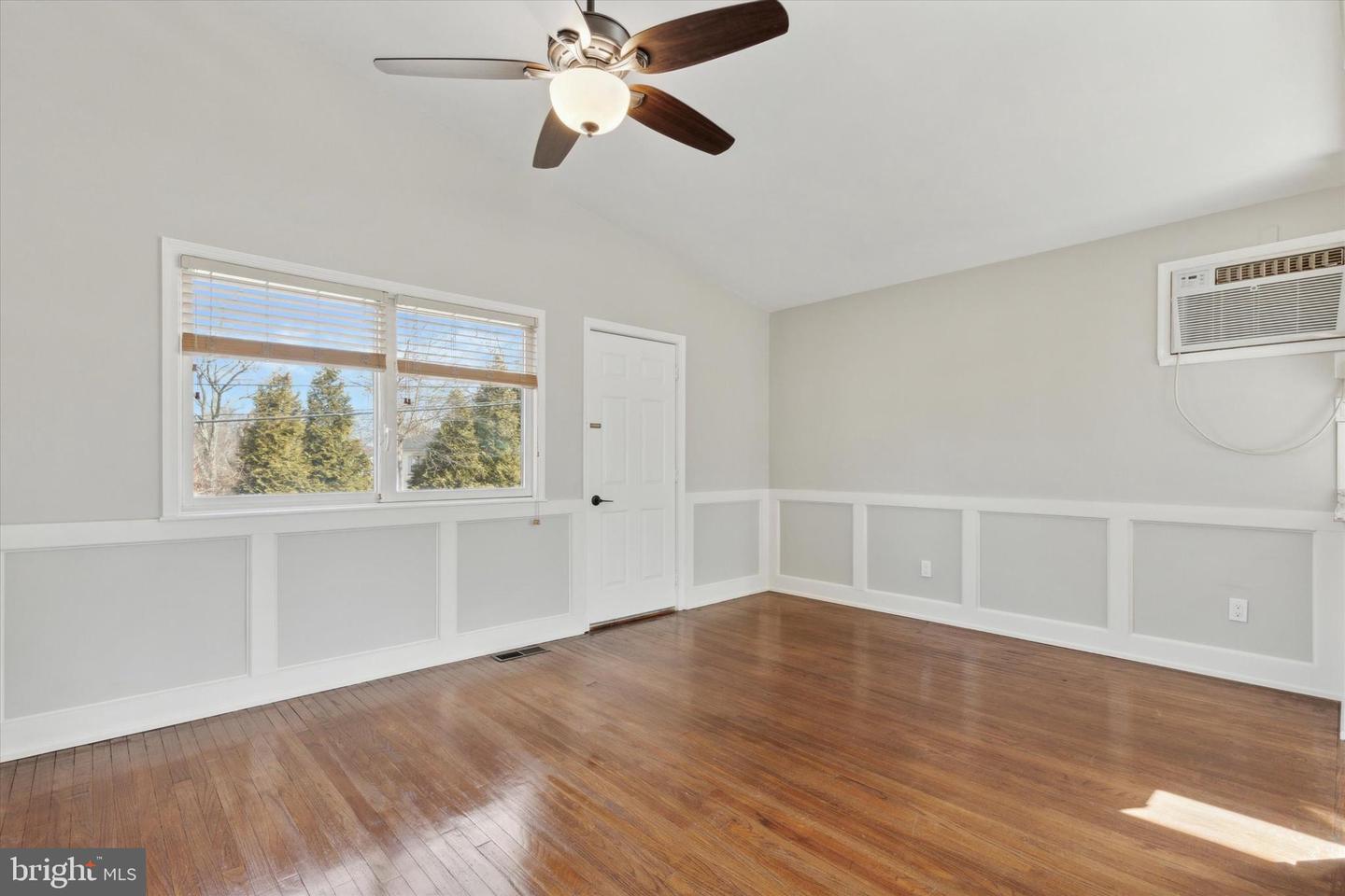 1633 Pulaski Dr Property Photo 4