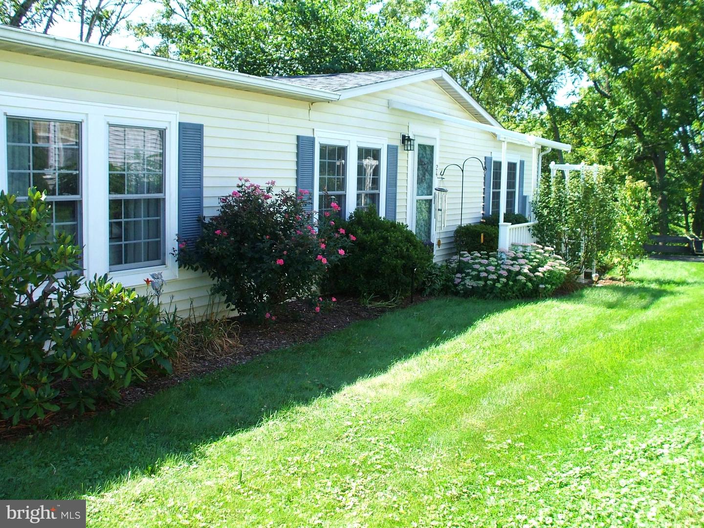 24 Goldenrod Ct E Property Photo 2