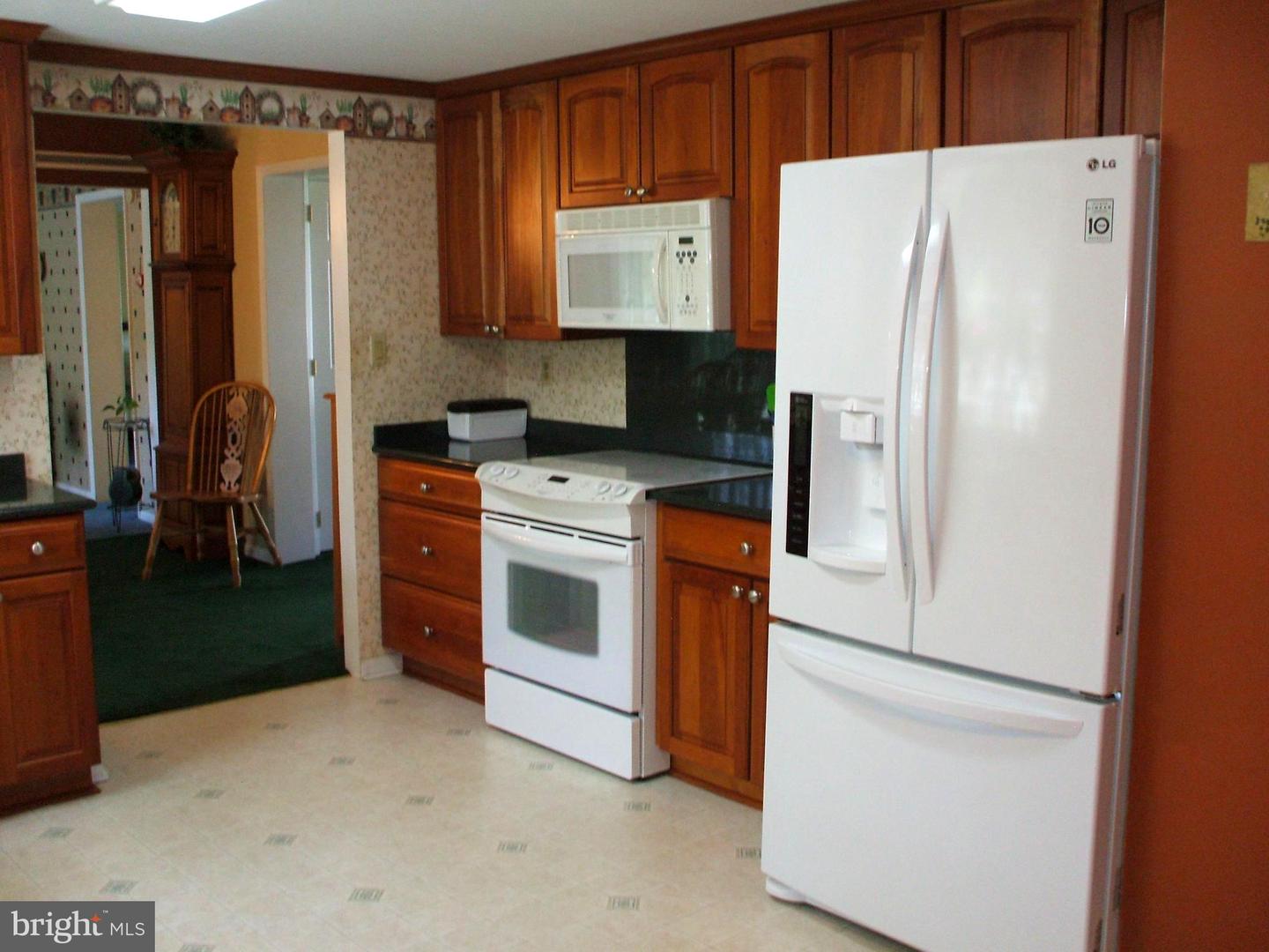 24 Goldenrod Ct E Property Photo 4