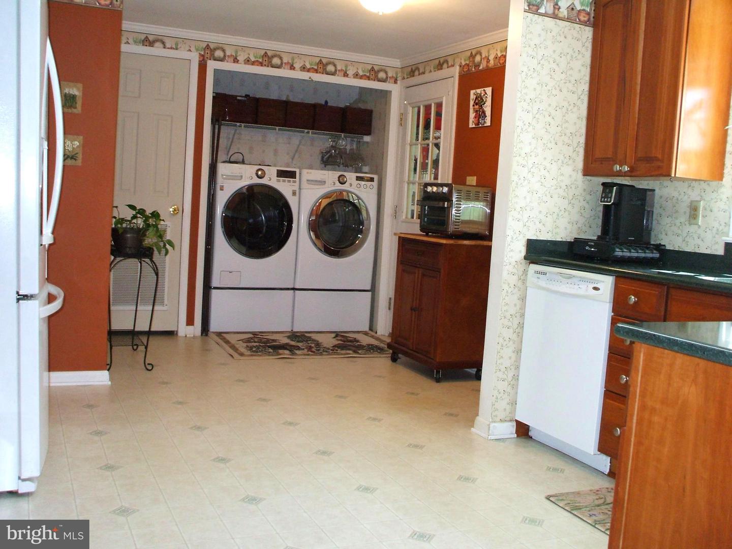 24 Goldenrod Ct E Property Photo 6