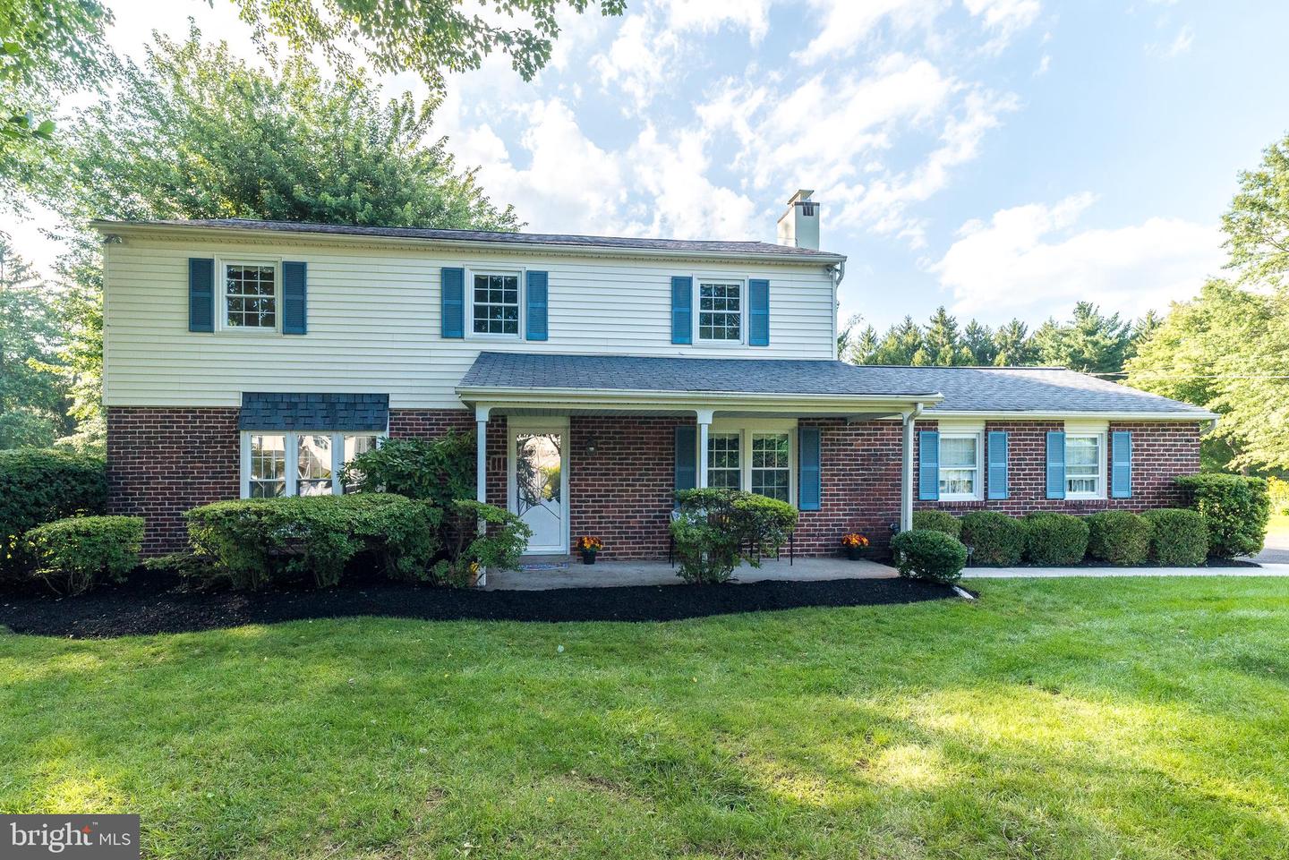 1724 Howe Ln Property Photo 1