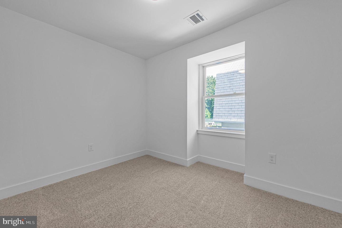 1644 Fairview Ave Property Photo 37