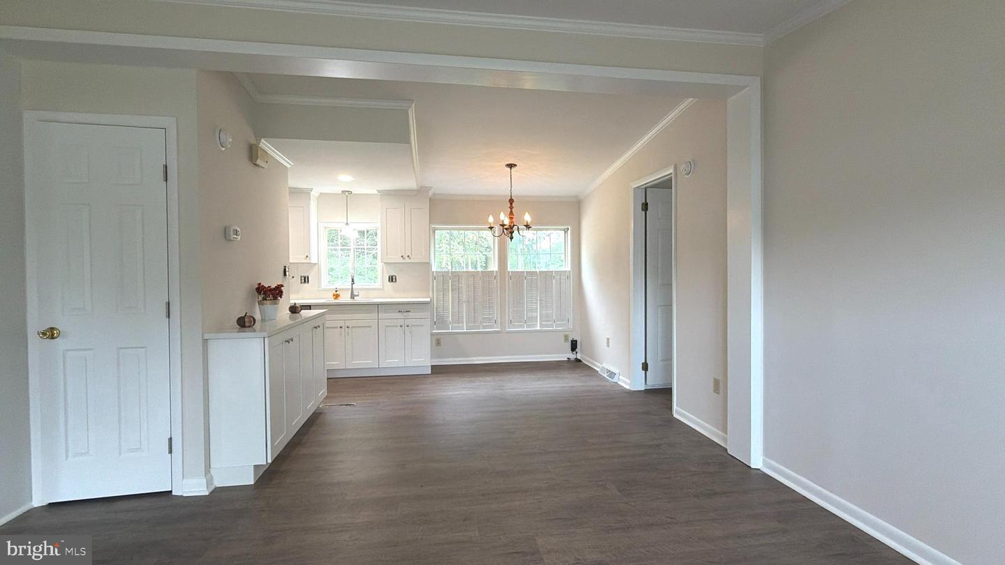 24 Shagbark Ct E Property Photo 1
