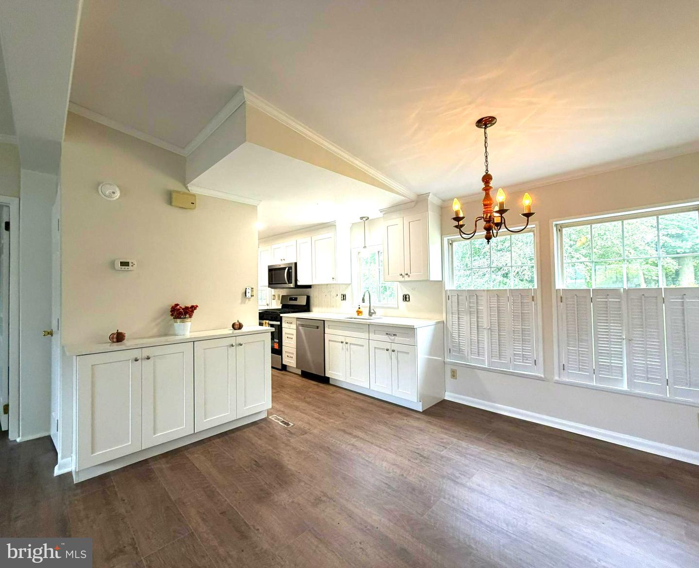 24 Shagbark Ct E Property Photo 2