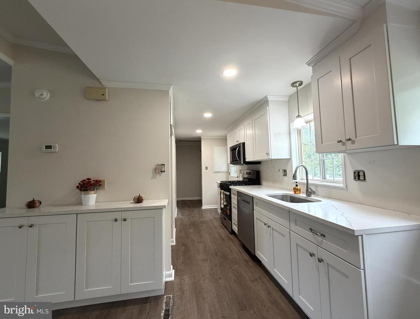 24 Shagbark Ct E Property Photo 4