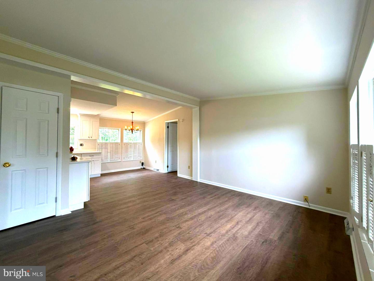 24 Shagbark Ct E Property Photo 7
