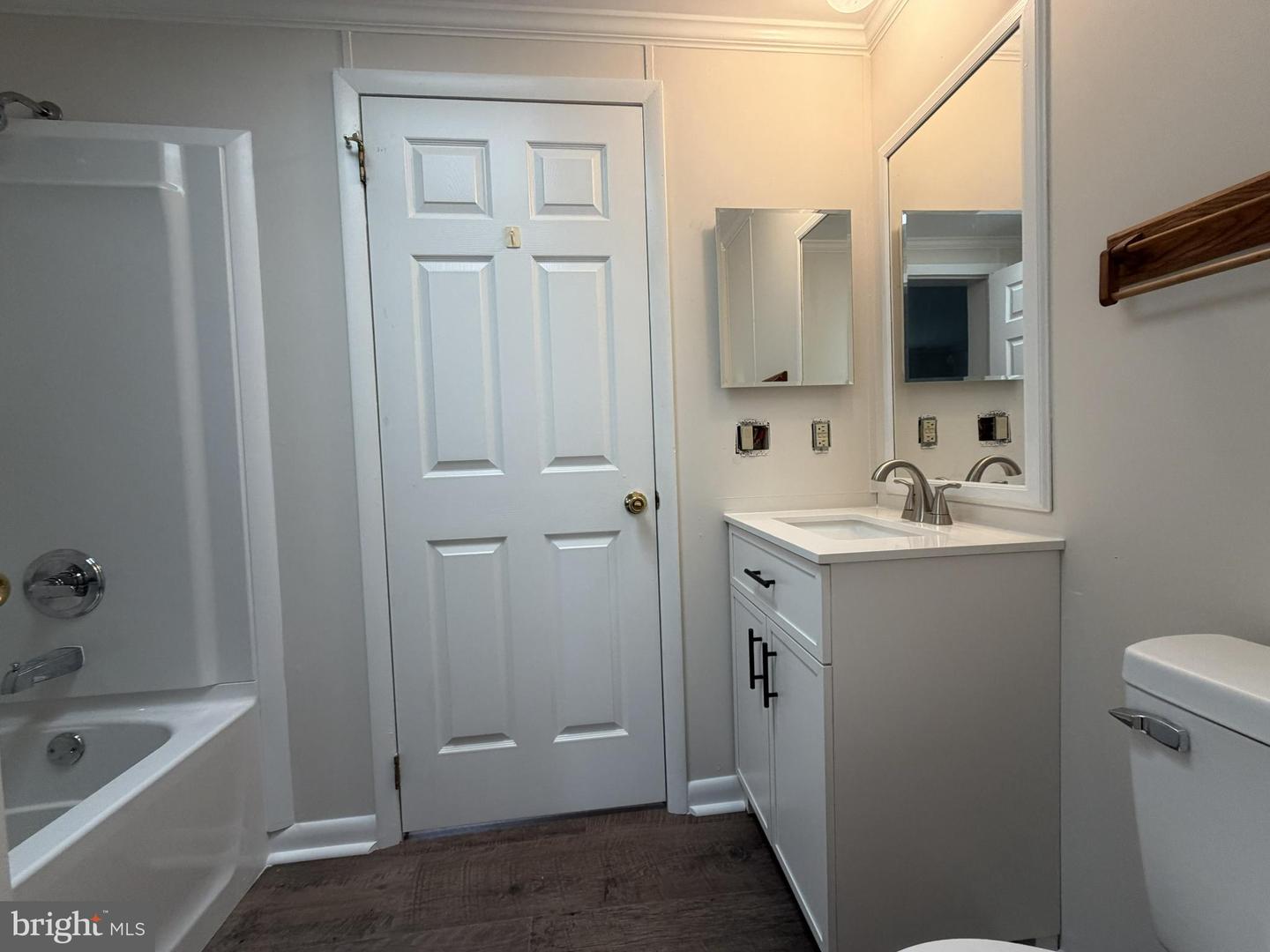 24 Shagbark Ct E Property Photo 16
