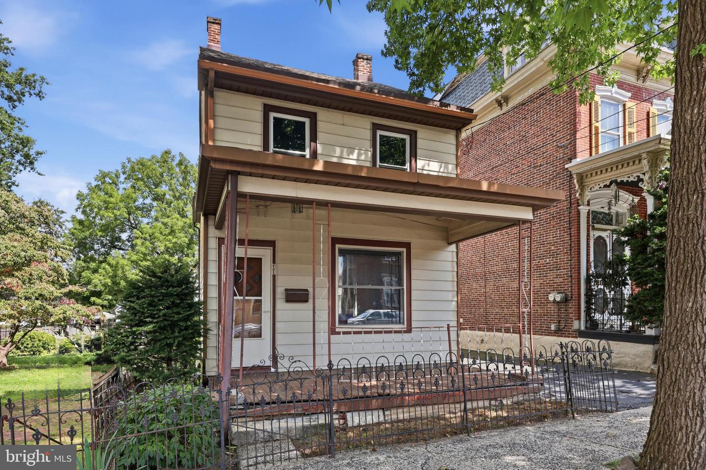 121 Walnut St Property Photo 1