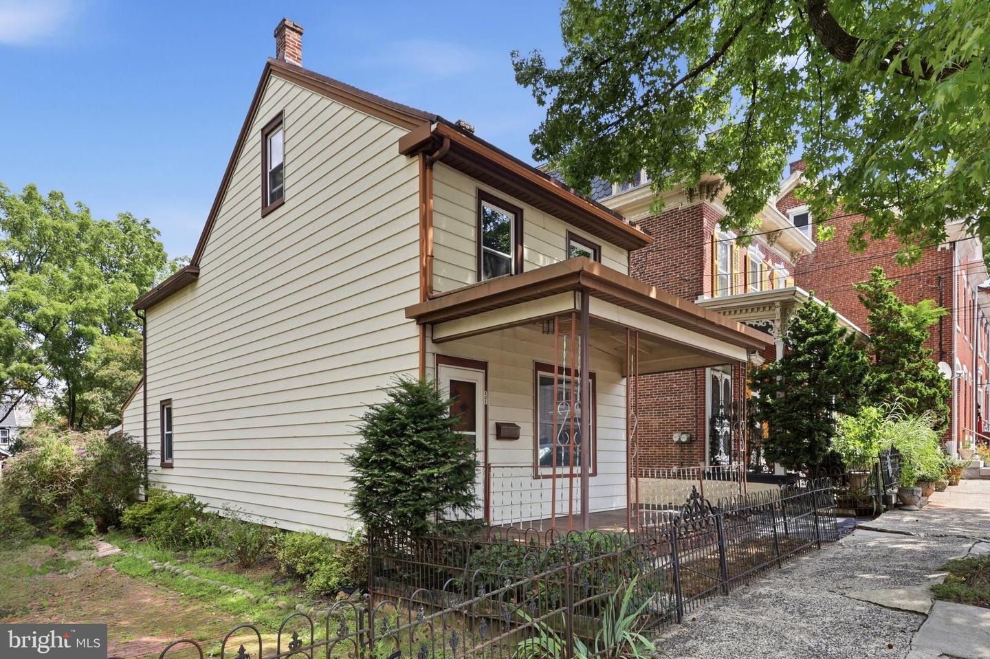 121 Walnut St Property Photo 3