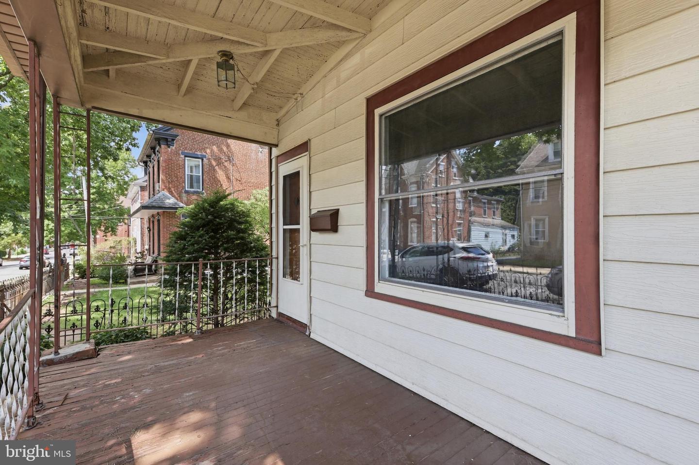 121 Walnut St Property Photo 4