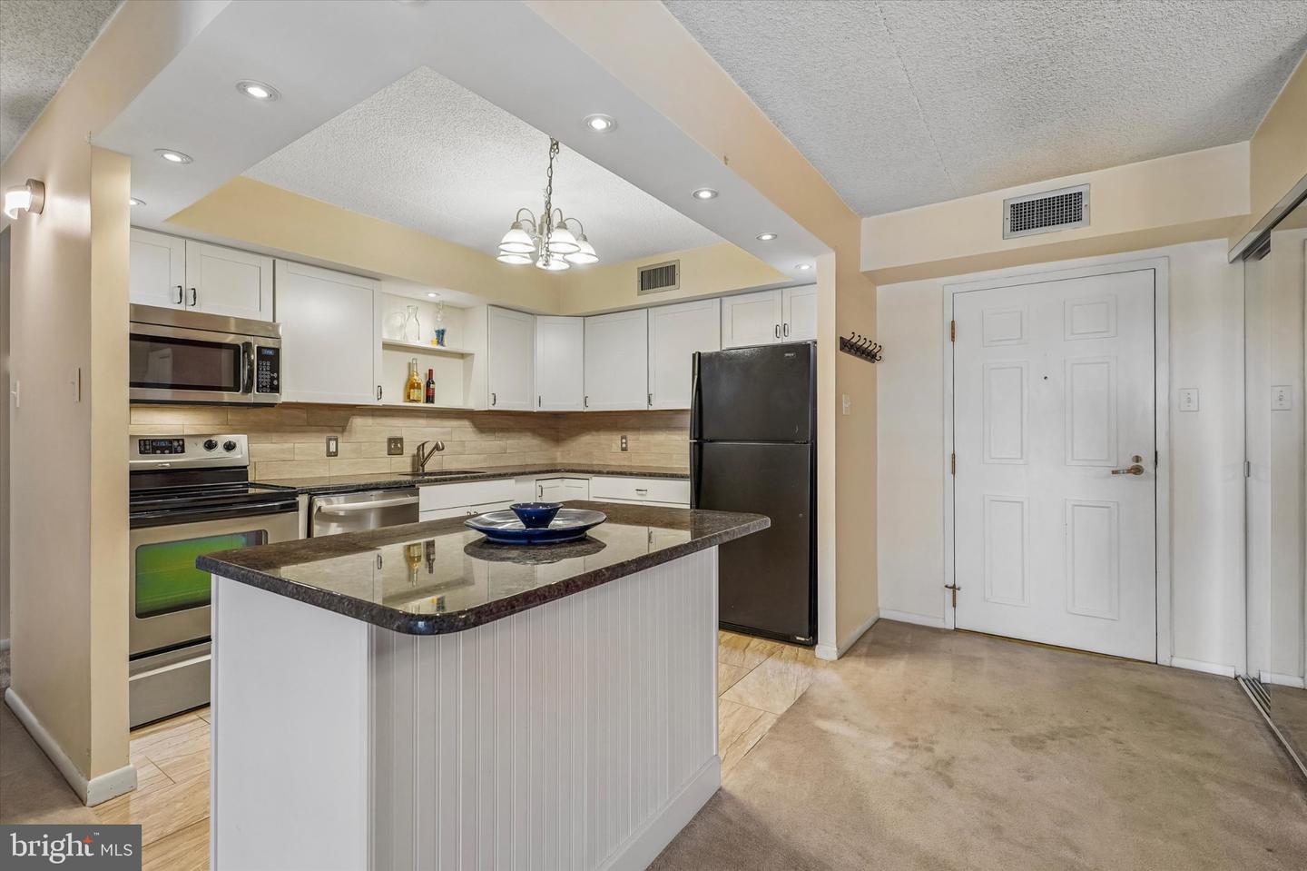 10502 Valley Forge Cir #502 Property Photo 4