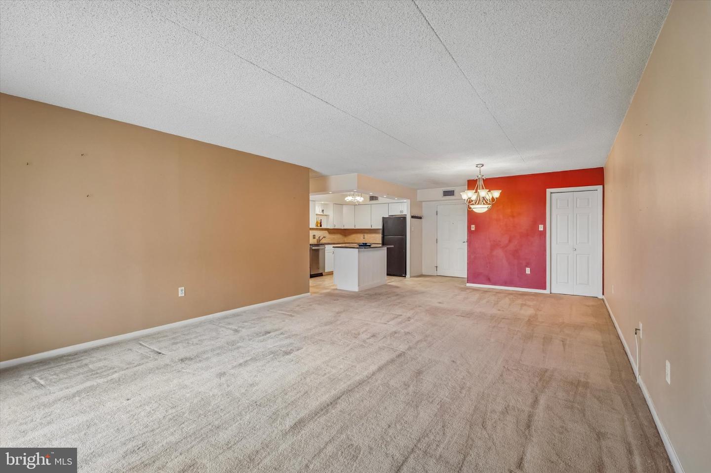 10502 Valley Forge Cir #502 Property Photo 5