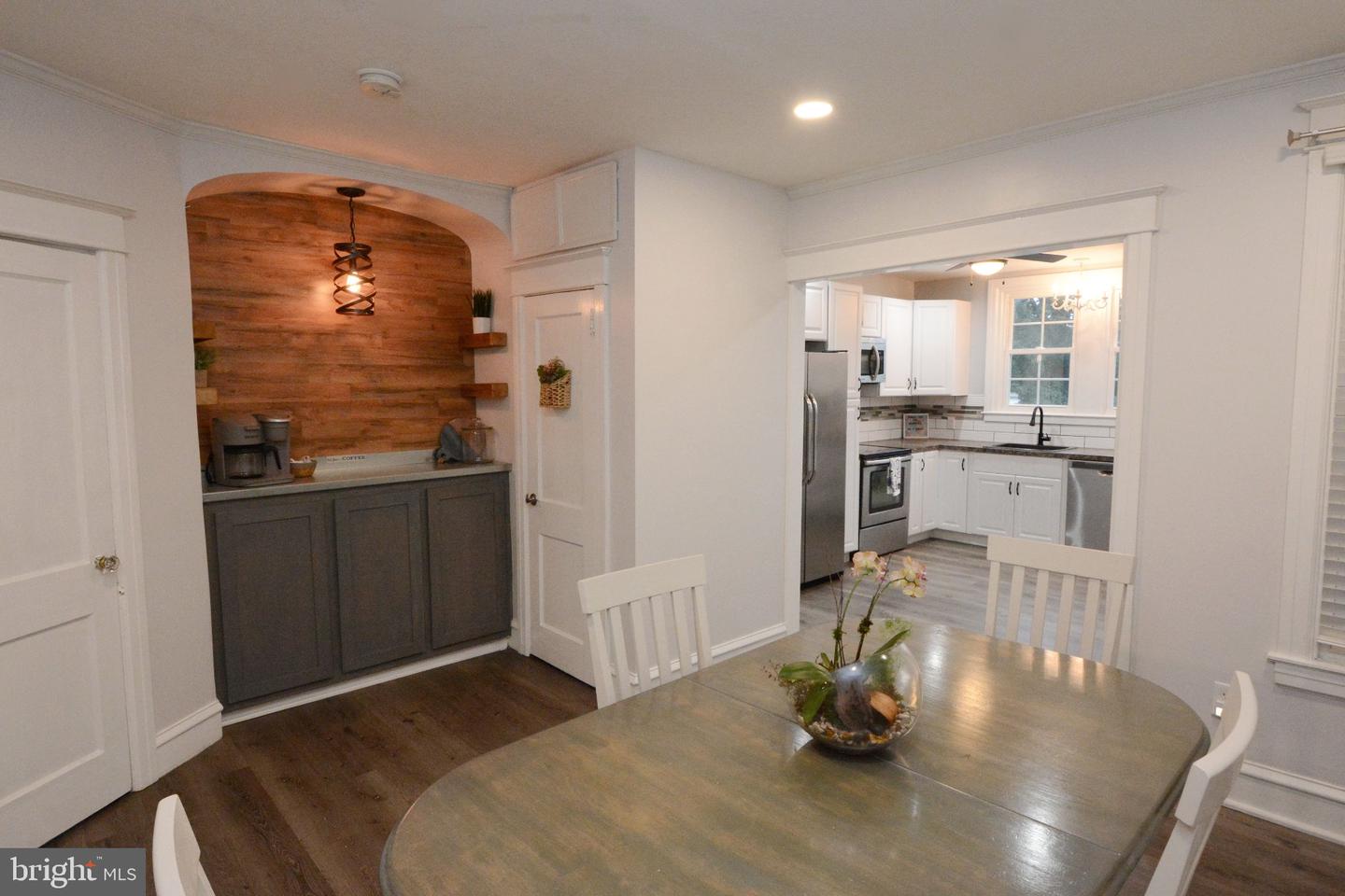551 E Broad St Property Photo 10