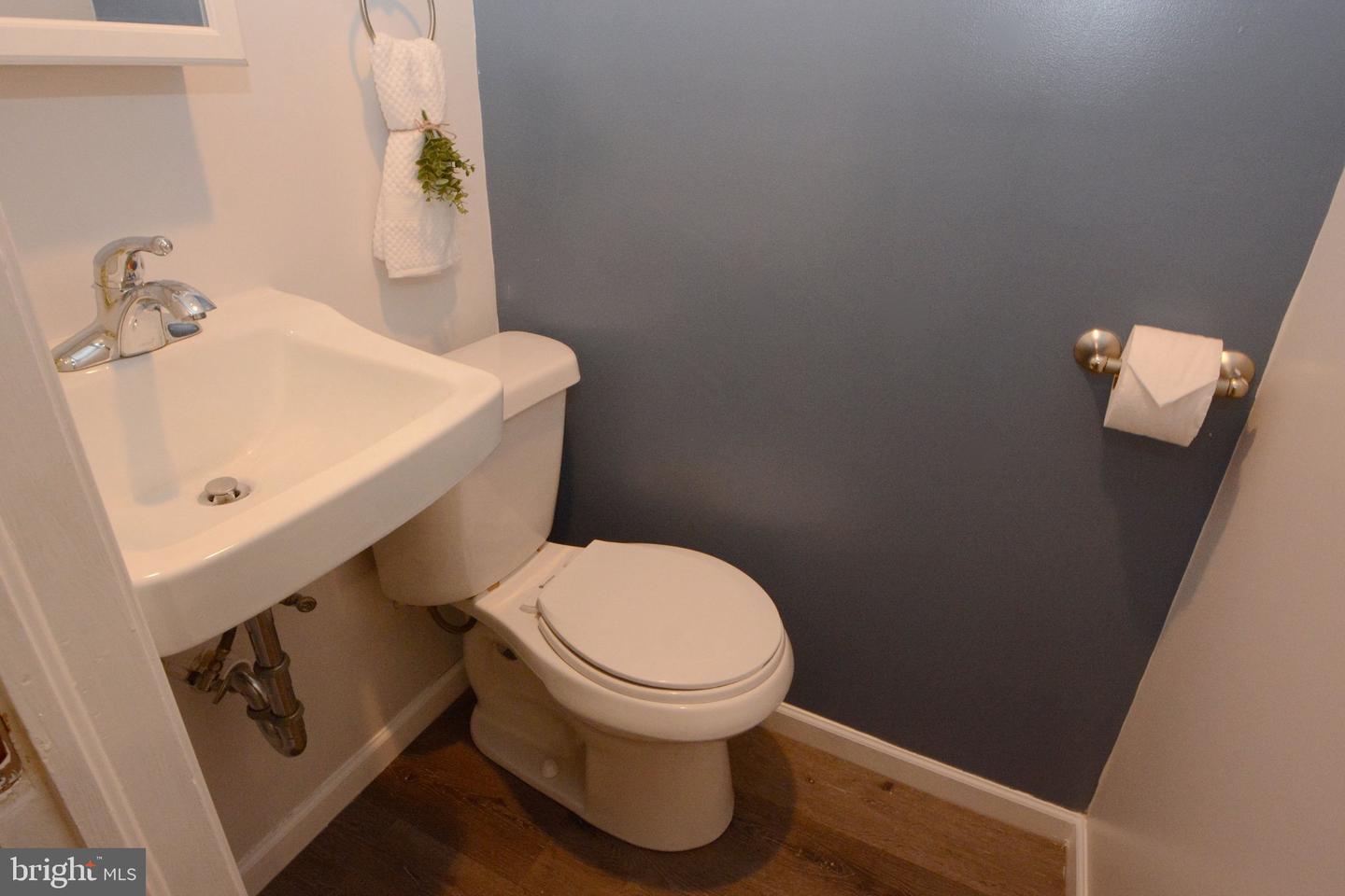 551 E Broad St Property Photo 18