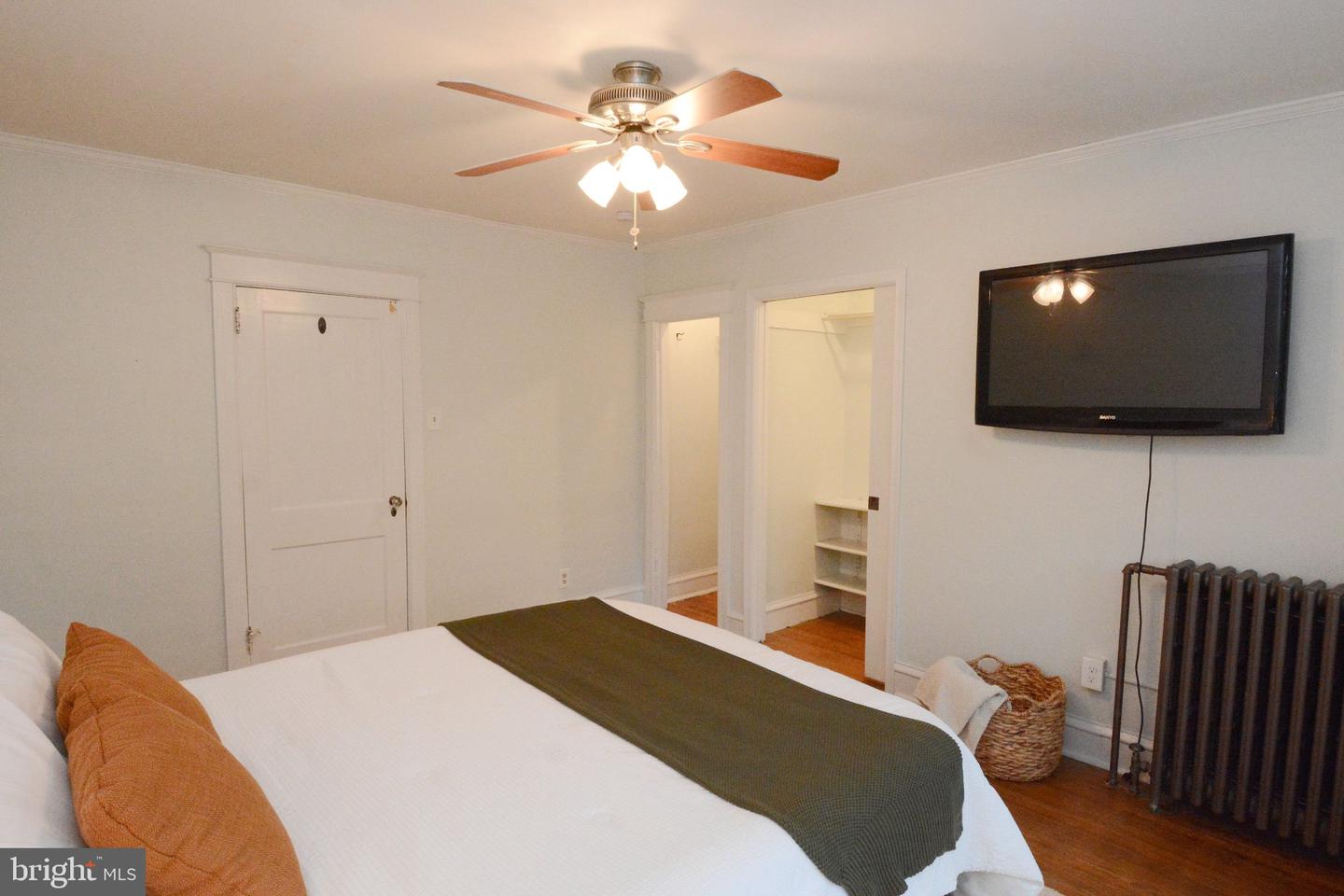 551 E Broad St Property Photo 21