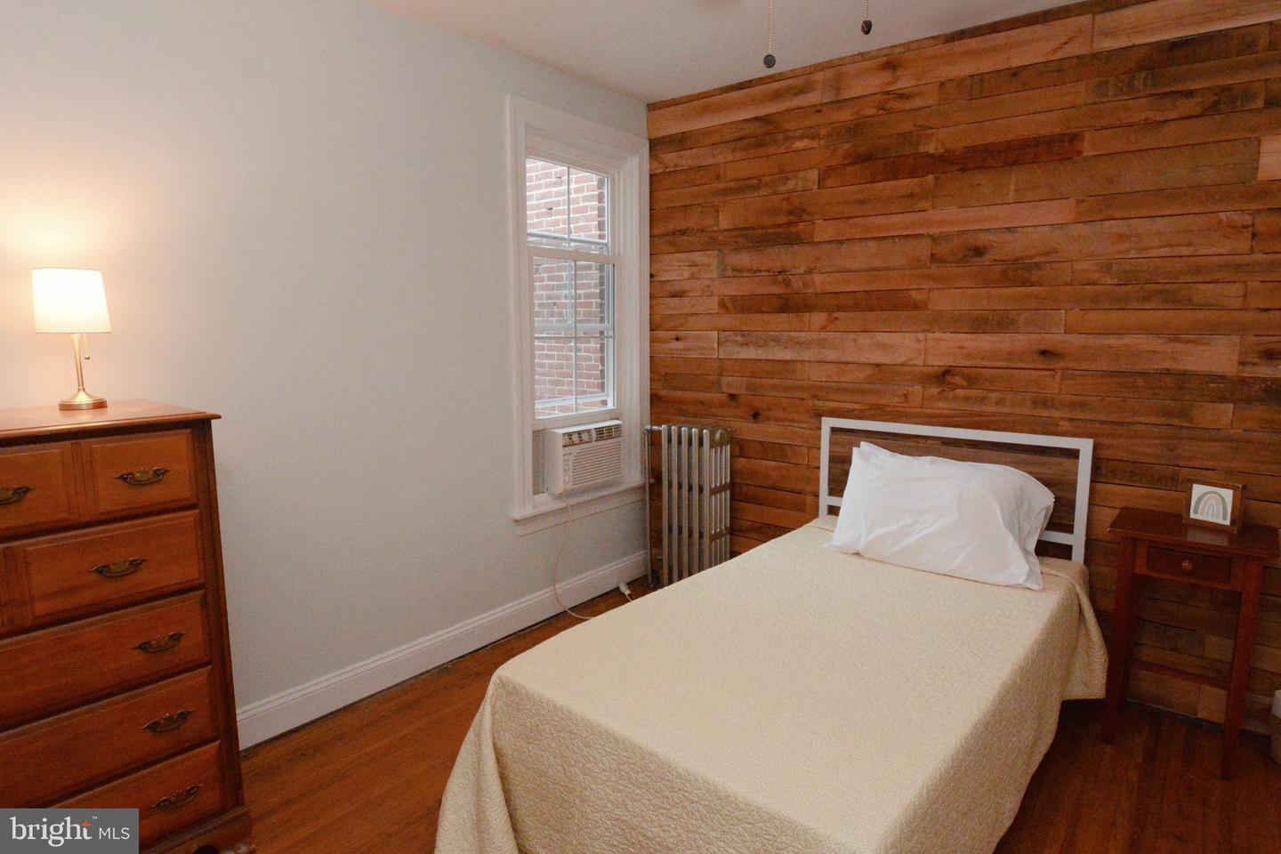 551 E Broad St Property Photo 24