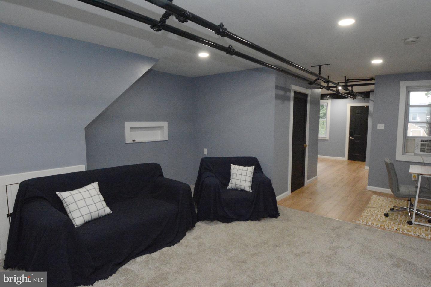 551 E Broad St Property Photo 33