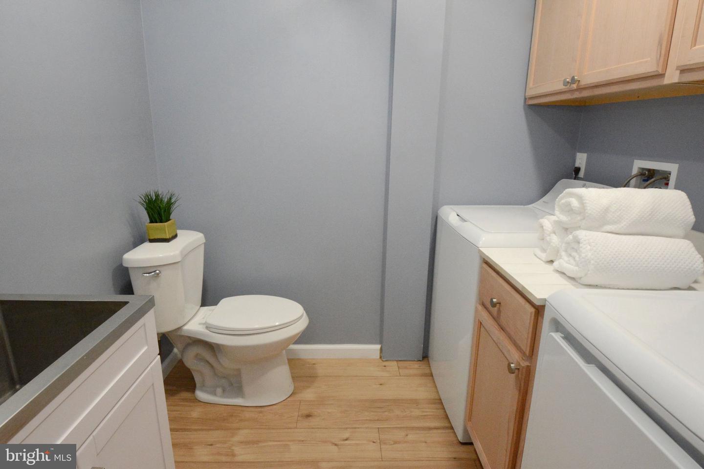 551 E Broad St Property Photo 36