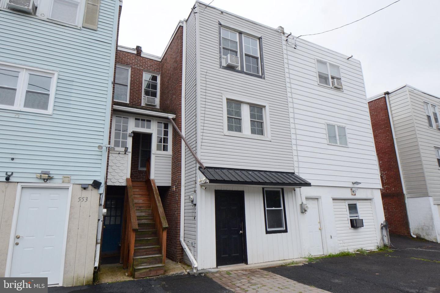 551 E Broad St Property Photo 39