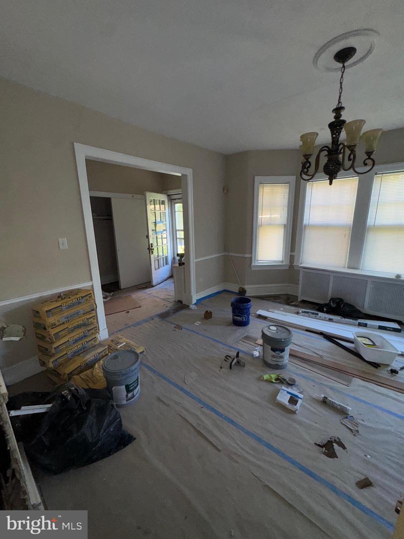 8210 Cadwalader Ave Property Photo 2