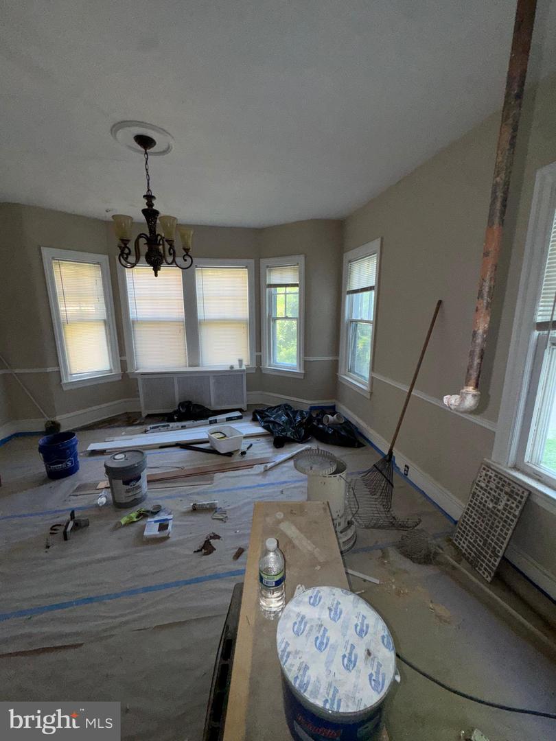 8210 Cadwalader Ave Property Photo 3