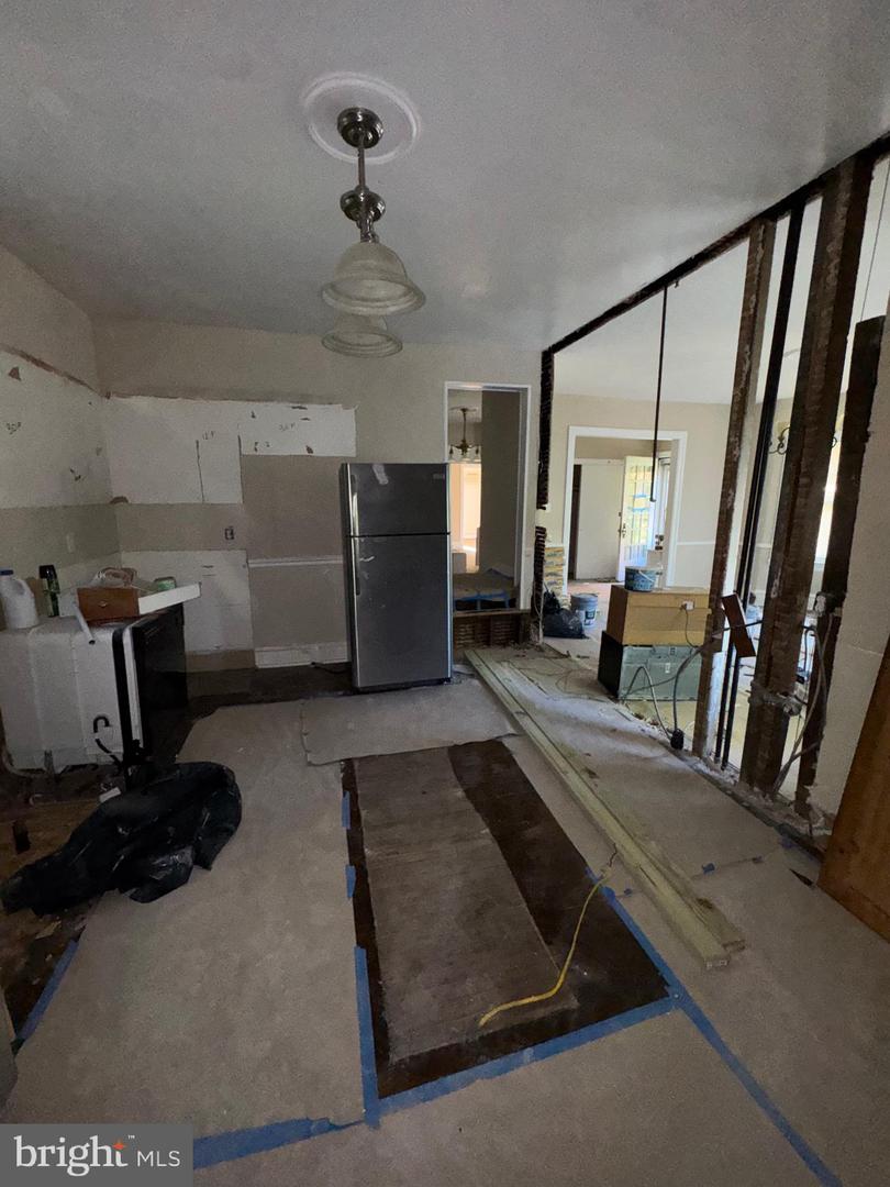 8210 Cadwalader Ave Property Photo 4
