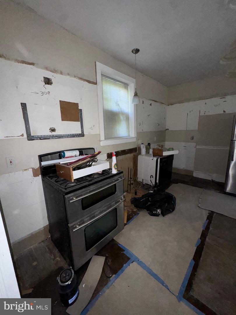 8210 Cadwalader Ave Property Photo 5