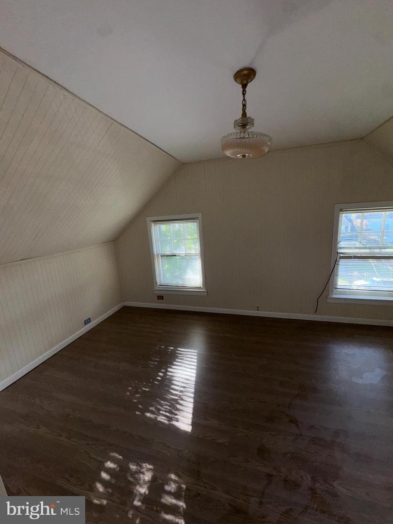 8210 Cadwalader Ave Property Photo 34