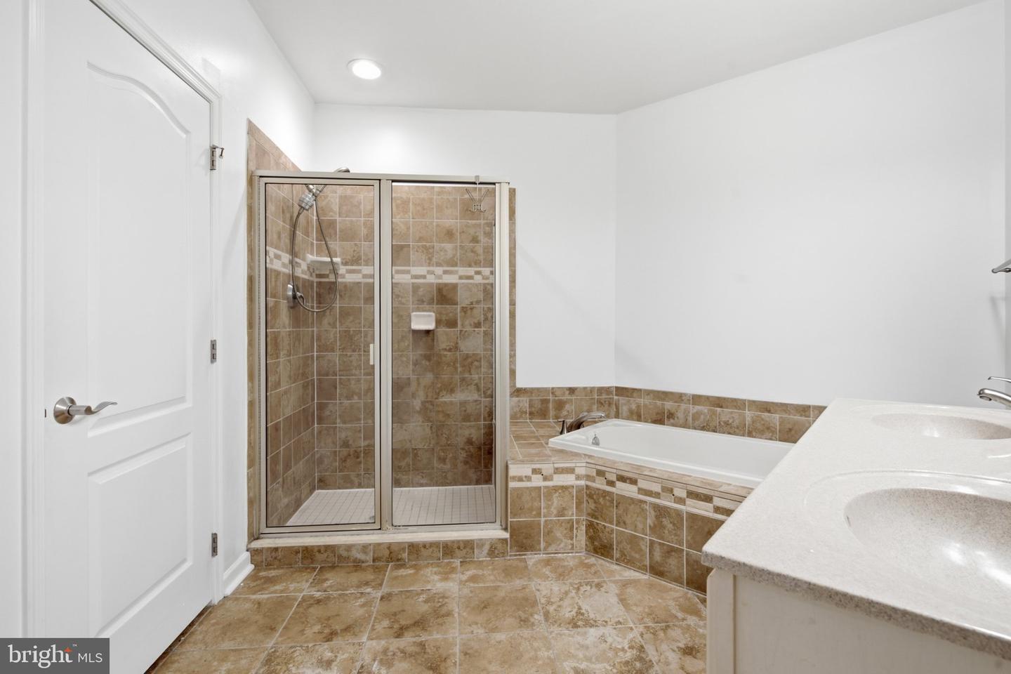 301 Carson Ter Property Photo 23