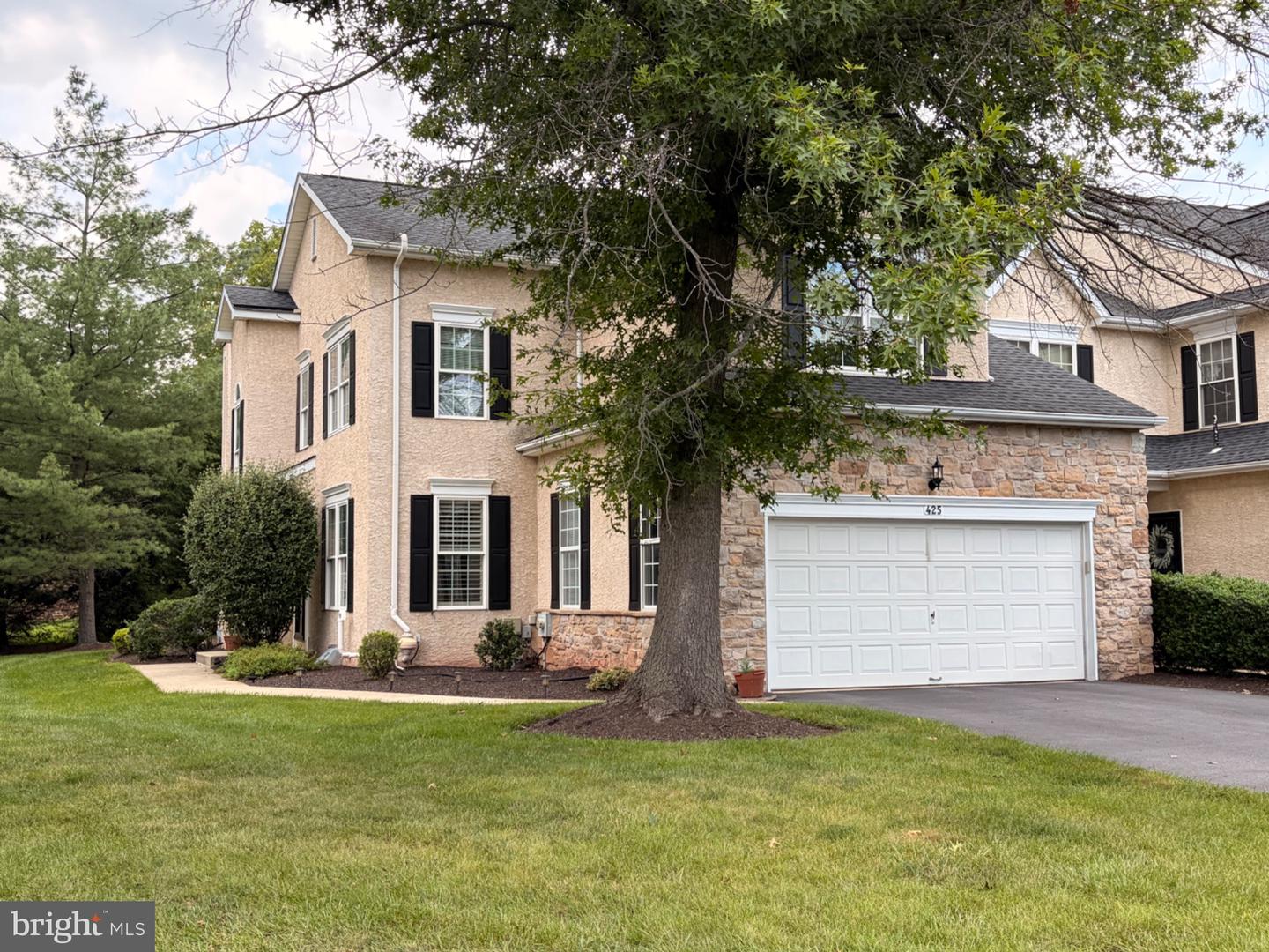 425 Norwick Pl Property Photo 3