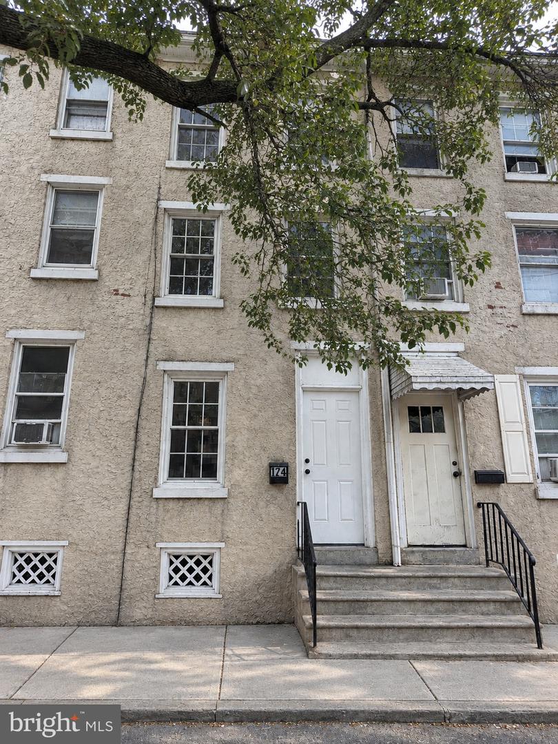 124 W Airy St # Property Photo 1