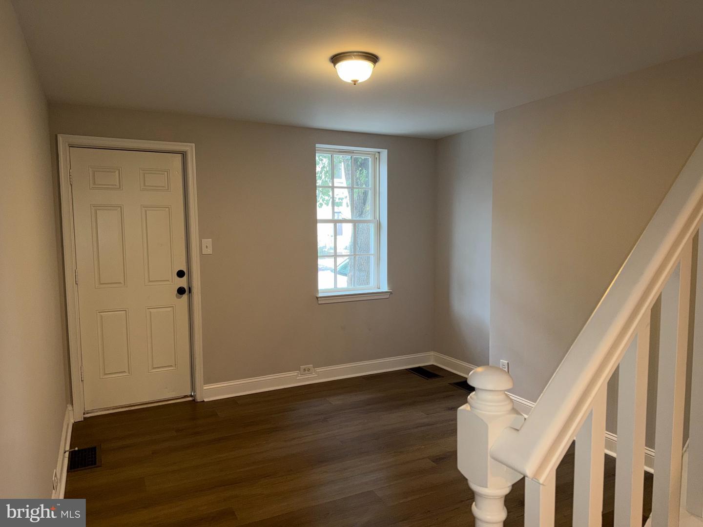 124 W Airy St # Property Photo 3