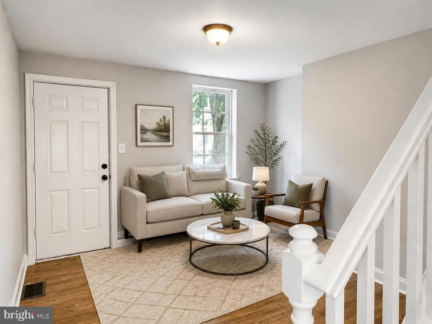 124 W Airy St # Property Photo 4