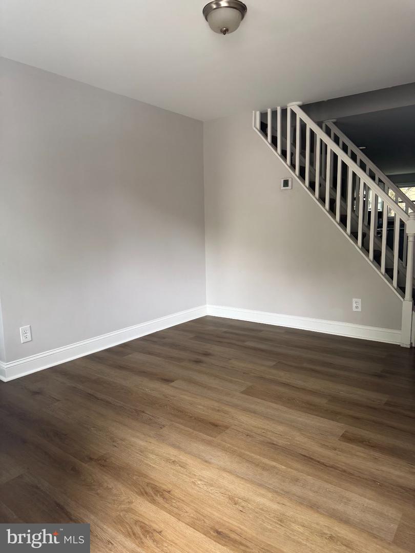 124 W Airy St # Property Photo 5